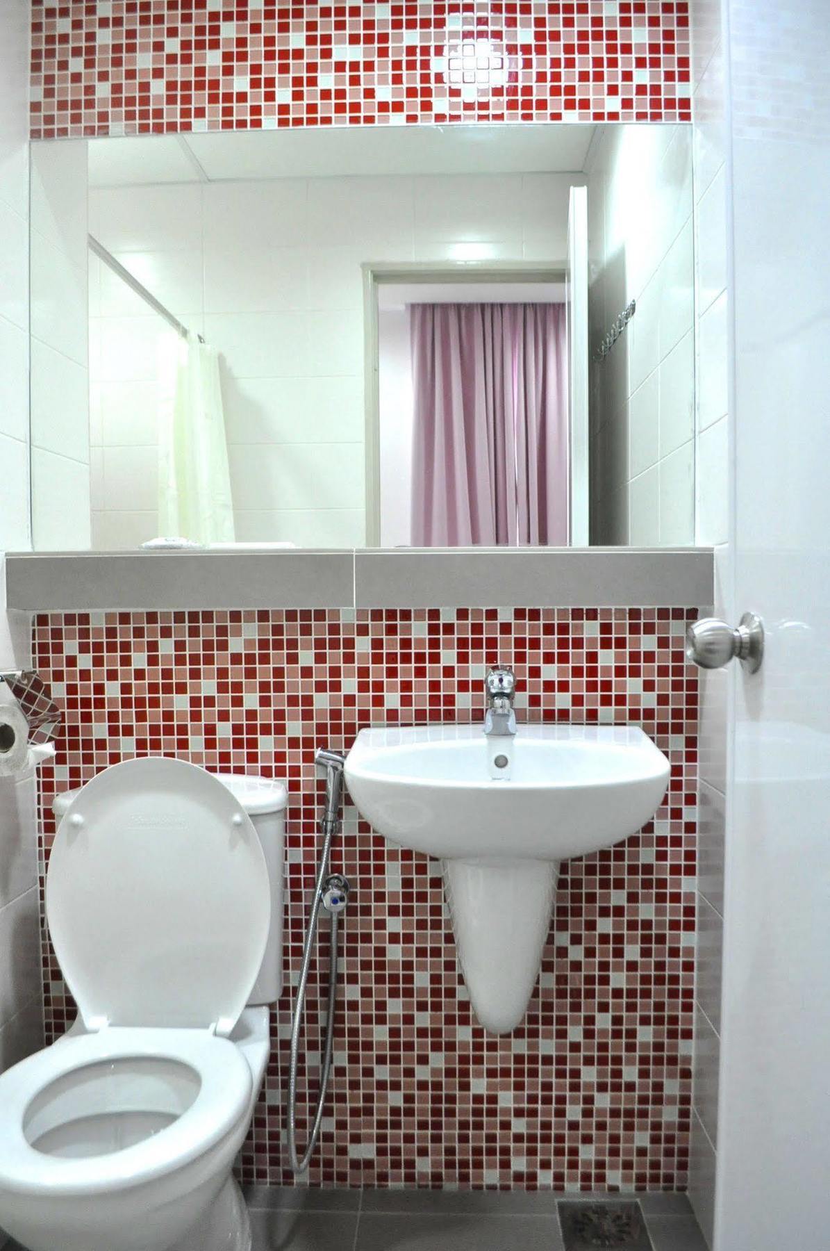 Yy48 Hotel 2 Mins Walk From Masjid Jamek Lrt Station Kuala Lumpur Exterior foto